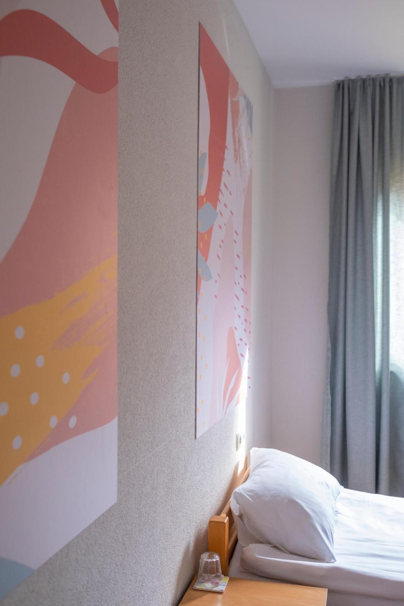 Mint Hotel Prizren Oda fotoğraf